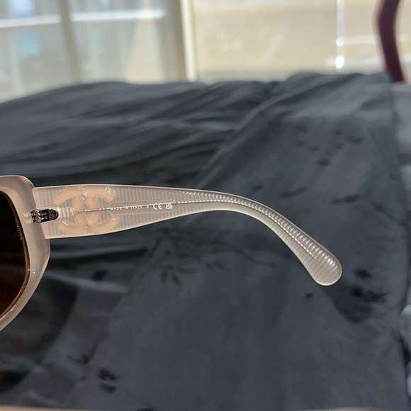 Chanel shield sunglasses - Picture 6 of 8